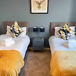 Park View Luxury 2-Bedroom Serviced Apartment.