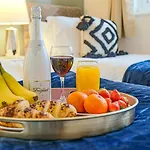 Detached House - City Centre Location - Free Parking, Garden, Smart Tvs With Netflix By Yoko Property