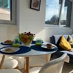 Central Location, Parking, Wi-Fi, Modern Apartment