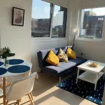 Central Location, Parking, Wi-Fi, Modern Apartment