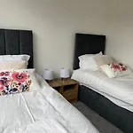 Central Location, Parking, Wi-Fi, Modern Apartment