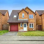 Detached House With Free Parking, Self Check-In, Fast Wifi And Smart Tv With Netflix By Yoko Property