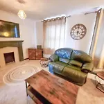City House In Nice Area - Smart Tv\'S, 900Mb Wifi