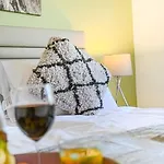 Valens House - 7 Minutes Drive To City Centre - Free Parking, Fast Wifi, Smart Tv With Skytv And Netflix By Yoko Property
