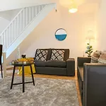 Valens House - 7 Minutes Drive To City Centre - Free Parking, Fast Wifi, Smart Tv With Skytv And Netflix By Yoko Property