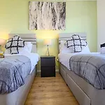 Valens House - 7 Minutes Drive To City Centre - Free Parking, Fast Wifi, Smart Tv With Skytv And Netflix By Yoko Property