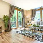 Campbell Park Apartment - City Centre - Free Parking, Balcony, Super-Fast Wifi And Smart Tv With Netflix By Yoko Property