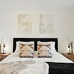 Luxury Apartment At Holt House