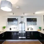 Shortstaymk Vizion Apartments, With Free Superfast Wi-Fi, Parking, Sky Sports And Movies
