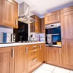 4Br Contractor Town House 2.5Bathrooms, 2 Free Parking Spaces Managed By Chique Properties