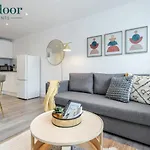 Milton Keynes Apartments, Sleeps Up To 5, Free Parking, Free Wifi & Movies, 7 Mins Drive To Milton Keynes Central Station For Direct Trains To London & The North