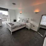 Recently Refurbished Apt Central Mk Free Parking