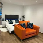 Cosy Detached Annexe With Free Off Street Parking