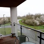 Stylish Central Mk Apartment - Two Bedroom - En Suite - Balcony