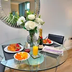 Manhattan House By Pay As U Stay