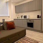Lovely 2 Double Bedroom Flat With Free Parking - At The Atrium Mk