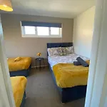 Cosy 1 Bedroom House In Milton Keynes With Free Wifi And Parking By Hp Accommodation