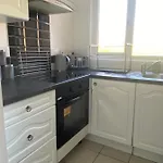 Cosy 1 Bedroom House In Milton Keynes With Free Wifi And Parking By Hp Accommodation