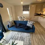 Luxurious Apartment In Brooklands