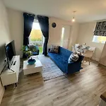 Luxurious Apartment In Brooklands
