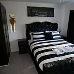 Giomakay Luxury Rooms Milton Keynes