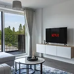 Cosy 1 Bed Near Peaceful Canal By Valore Property Services