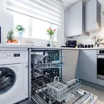 Spacious 4Br Townhouse Free Parking & Wifi