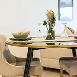 Elegant Central Apartment 3