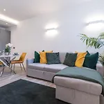 Elegant Apartment 3