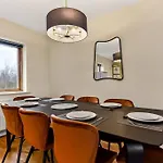 Large Group & Contractor Booking! Duplex W/Parking
