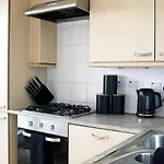 Bright 2Bed Central Apartment