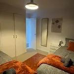 Cosy Central Mk Apartment Sky Tv Netflix And Free Parking