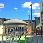 Charming Apartment - City Centre - Free Parking, Self-Check-In, Balcony And Smart Tv With Sky Tv And Netflix By Yoko Property