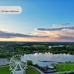 Charming Apartment - City Centre - Free Parking, Self-Check-In, Balcony And Smart Tv With Sky Tv And Netflix By Yoko Property