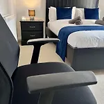 Fabulous Modern Apartment Close To Central Milton Keynes