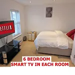 Nightrest Homes 6 Bedroom House- Smart Tv In Each Room - Parking - Wifi -Milton Keynes