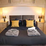 Stylish Townhouse-Central Location-Great Discoun S