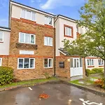 Entire 2 Bedroom Luxury Apartment With Free Parking