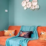 Entire 2 Bedroom Luxury Apartment With Free Parking