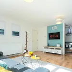 City Centre Apartment With Free Parking, Super-Fast Wifi And Smart Tv With Netflix By Yoko Property