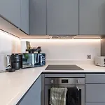 Elegant Apartment/2