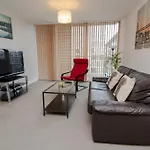 Istay Apartments At Vizion - Fully Equipped Modern Serviced Apartments With Balconies, Self Check-In, Superfast Broadband & Netflix, Free Underground Parking, 24H Security, Rooftop Gardens, Located In Central Mk