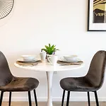 Stunning City View Apartments In Milton Keynes Central Location Free Parking