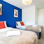 Host & Stay - Wilshire Way