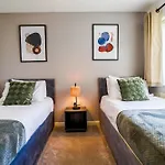 Host & Stay - Wilshire Way