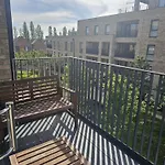 Luxury 1-Bed Apartment With Balcony & Free Parking