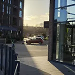 Luxury 1-Bed Apartment With Balcony & Free Parking