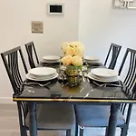 Newpointe Stunning 1-Bedroom Serviced Apartment