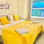 Free Private Parking! Central Mk Home, Driveway And Garden! Fully Equipped 4 Beds! Train Station 5 Mins