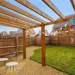 Glebe House - 5 Bedroom 3 Bathroom - Sleeps 10 - Driveway Parking, Fast Wifi, Smarttvs With Skytv, Xbox And Netflix By Yoko Property